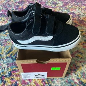 NWT Vans ward Toddler size 8
